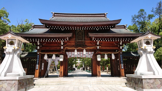 湊川神社の表神門
