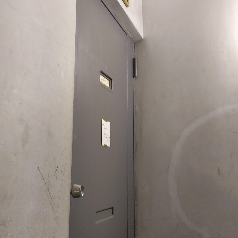 ル・シミキの入ってる２階２０３号室の扉