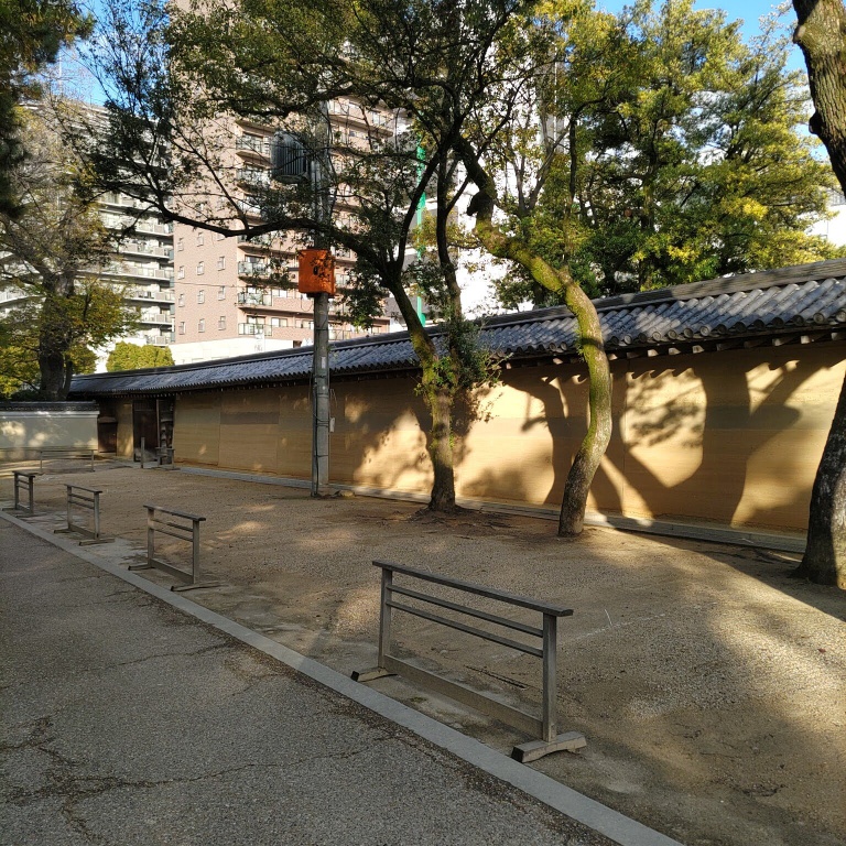 西宮神社の大練塀