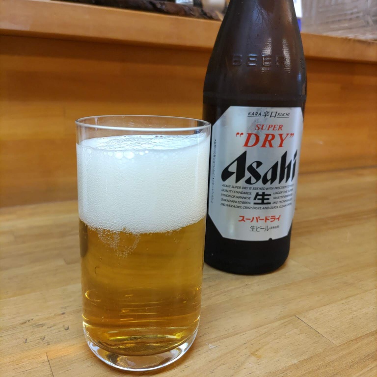 瓶ビール（アサヒスーパードライ）とグラス
