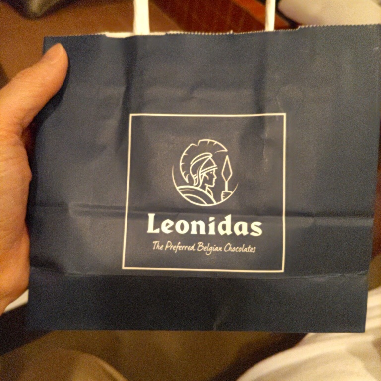 レオニダスの紙袋